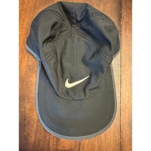 Nike dri-fit featherlight black baseball cap adult uni-sex